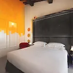 לינה וארוחת בוקר Palazzo Sbaraglini 4*