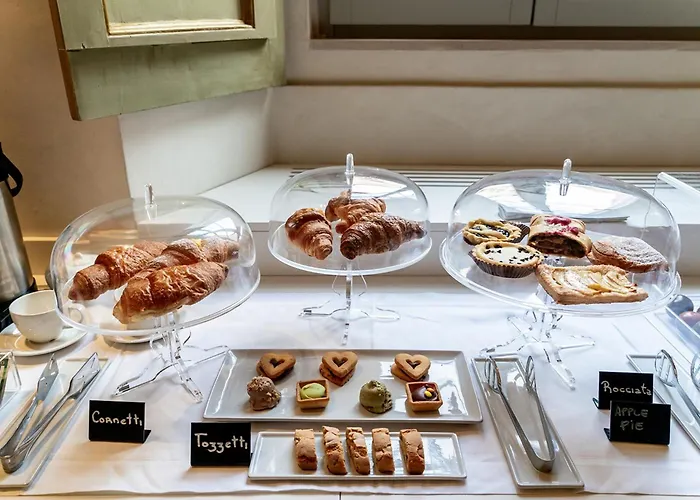 Nocleg ze śniadaniem Palazzo Sbaraglini 4*