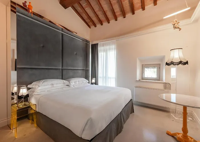 Palazzo Sbaraglini 4* Asyż