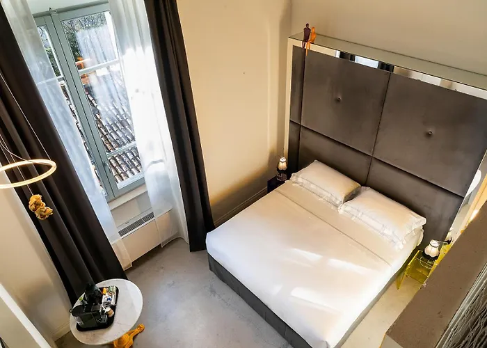 Palazzo Sbaraglini 4*